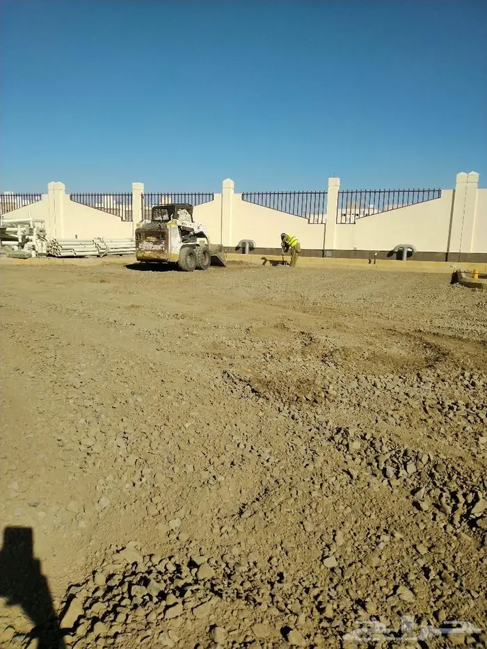 تنفيذ أعمال الحفر والردم والاسفلت واعمال المساحية 8
