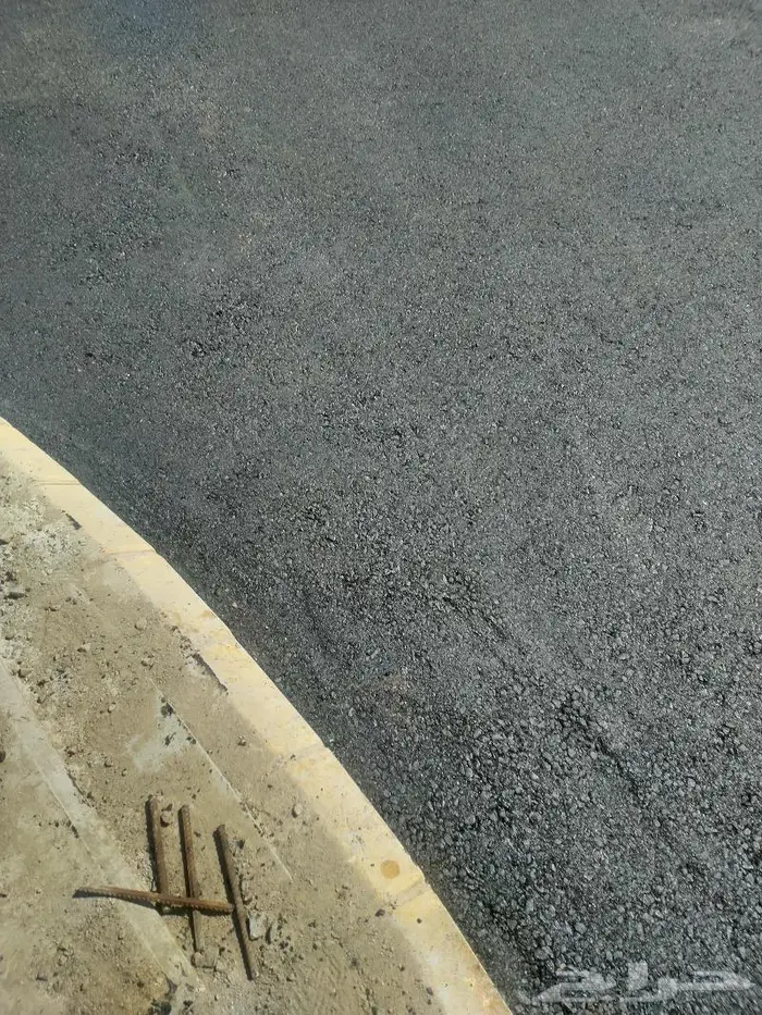 تنفيذ أعمال الحفر والردم والاسفلت واعمال المساحية 10