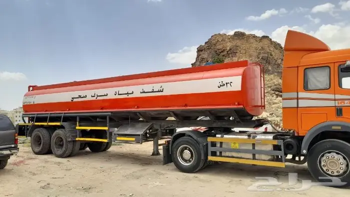 تريلا سحب مياه الصرف الصحي 0