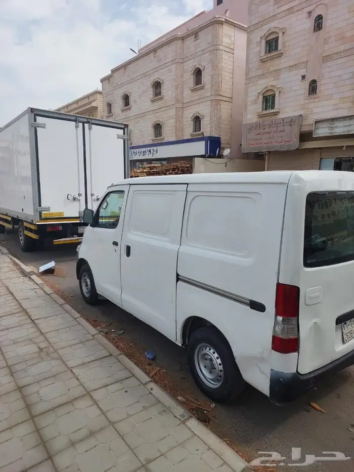 فان دايهاتسو للايجار الشهري 1