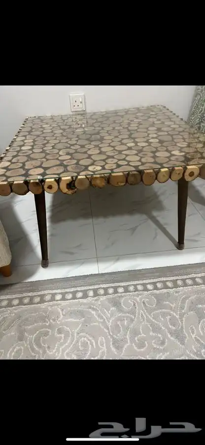 طاوله صاله متر في متر من جذع الخشب والزجاج في بيشه 2
