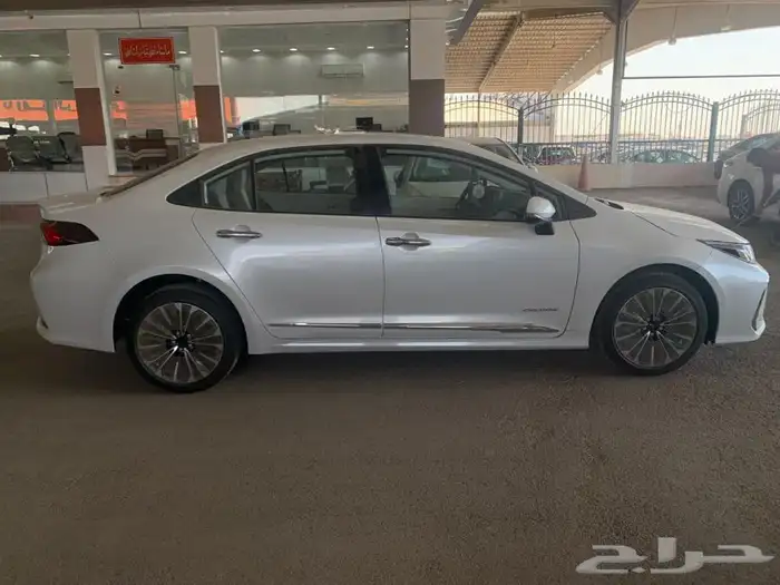 كورولا 2025 XLI فتحة سقف ماكينة 2000 CC 9