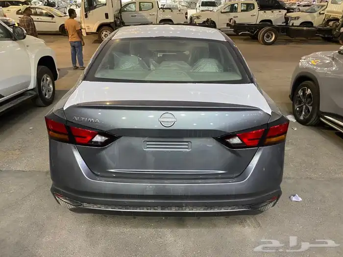 نيسان التيما S 2025 5