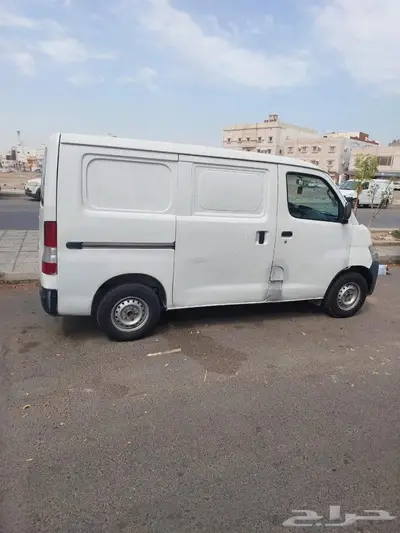 فان دايهاتسو للايجار الشهري 1
