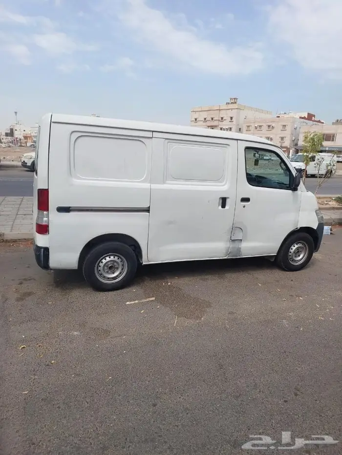 فان دايهاتسو للايجار الشهري 1