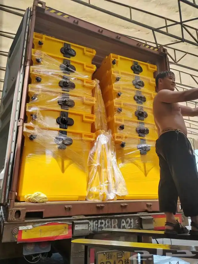 حاويات نفايات بلاستيك حجم 660 لتر و حجم 1100 لتر نظام 4 كفر 7