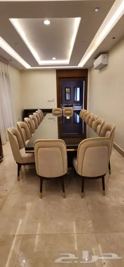 ديكورات خشبية و غرف نوم و كنب و طاولات طعام 23