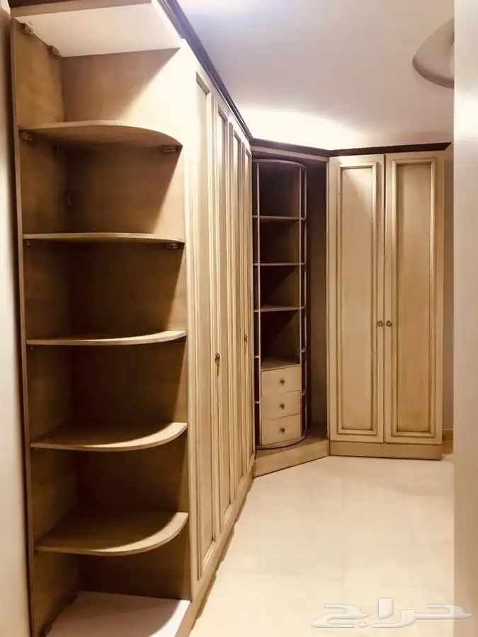 ديكورات خشبية و غرف نوم و كنب و طاولات طعام 11