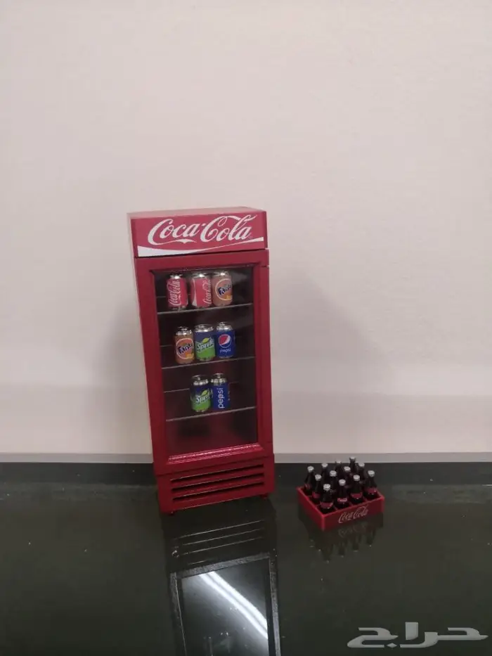 مجسم خشبي مصغر على شكل ثلاجة كوكا كولا .. 3