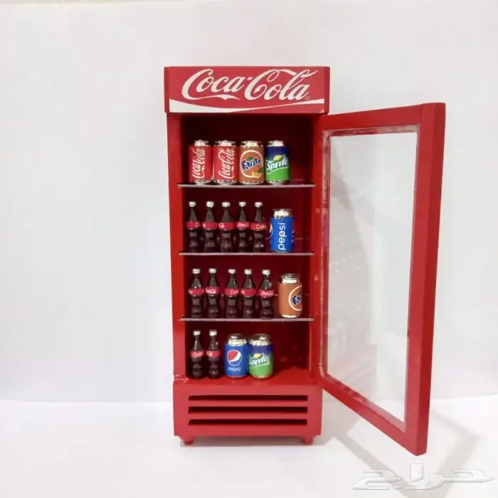 مجسم خشبي مصغر على شكل ثلاجة كوكا كولا .. 1