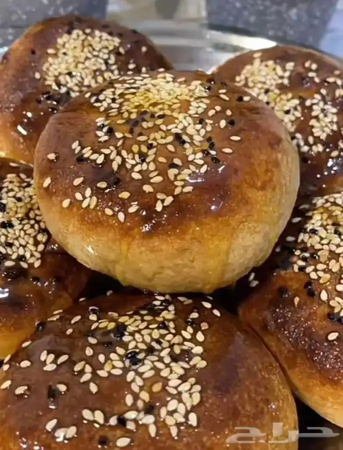 خبز قرصان خليه نحل خبز مسمن 0