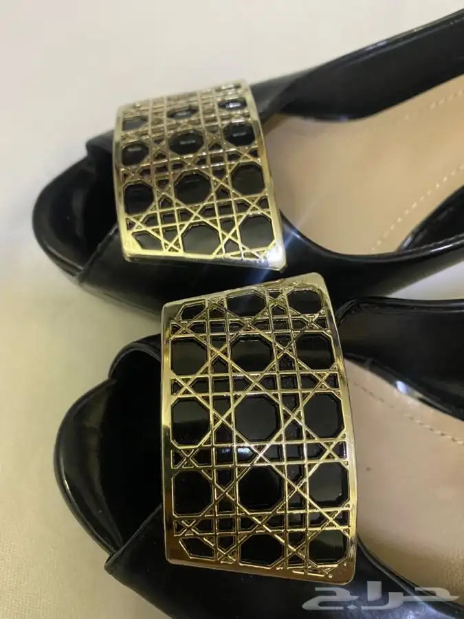 حذاء كرستيان ديور الاصلي ايطالي مستخدم 300ريال 2