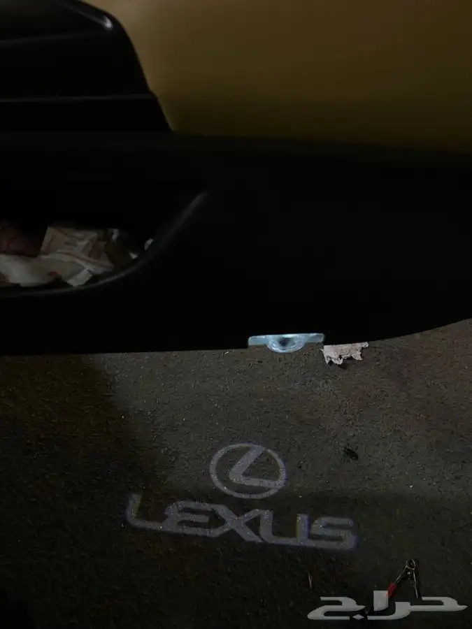 لمبات محيطيه بوجكتر ع الباب لكزس es 1