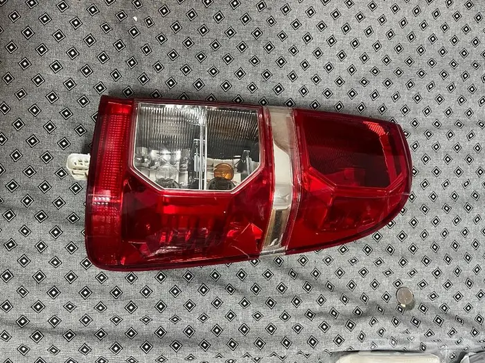 للبيع قطع غيار تويوتا هايلوكس موديل 2015 46