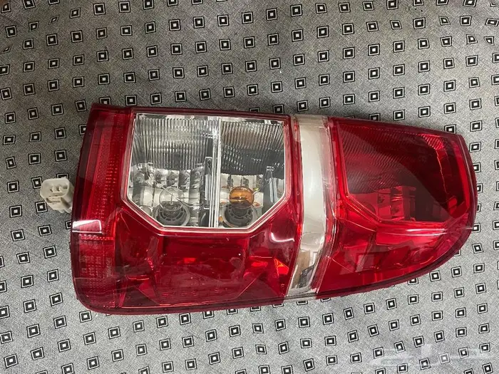 للبيع قطع غيار تويوتا هايلوكس موديل 2015 47