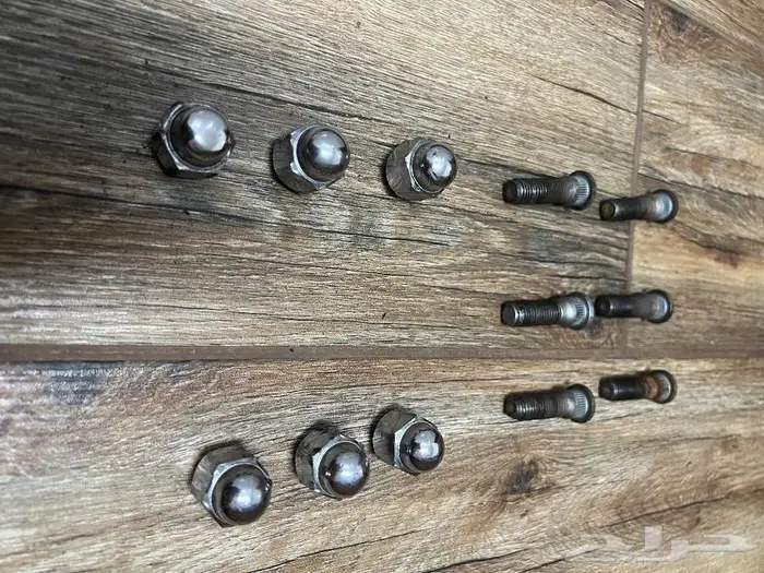 للبيع قطع غيار تويوتا هايلوكس موديل 2015 51