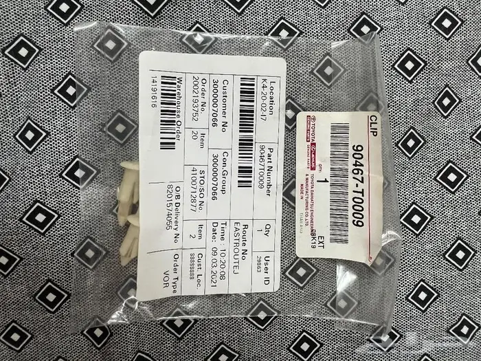 للبيع قطع غيار تويوتا هايلوكس موديل 2015 60