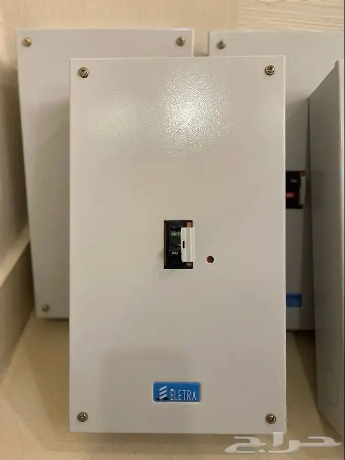 قاطع كهرباء نظيف على الشرط 100 و 60 امبير 5