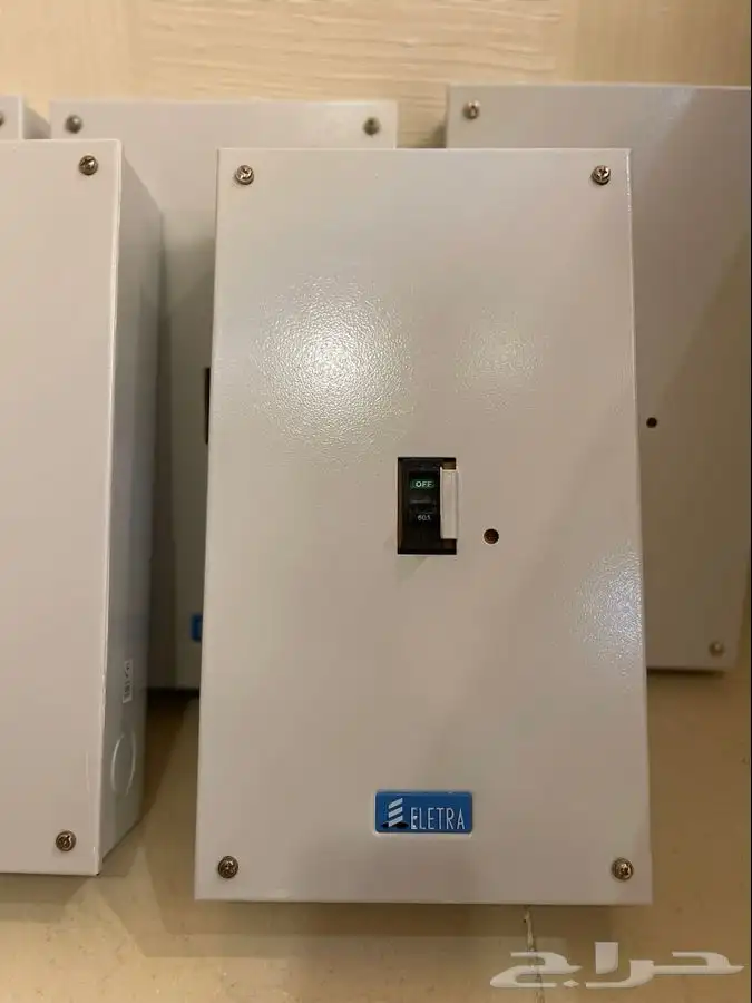 قاطع كهرباء نظيف على الشرط 100 و 60 امبير 4