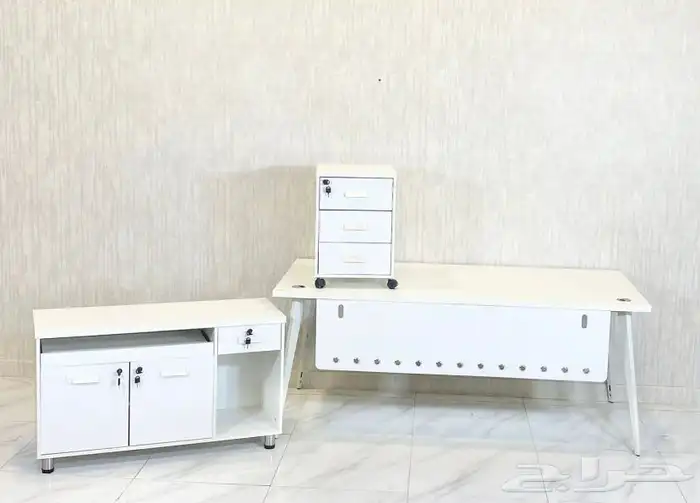 مكاتب وكراسي حديثه اسعار منافسه وتس فقط 34
