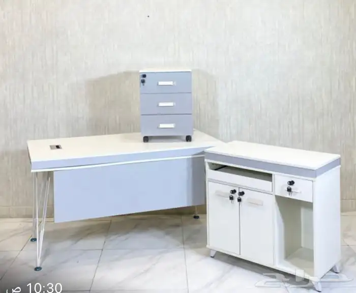 مكاتب وكراسي حديثه اسعار منافسه وتس فقط 32