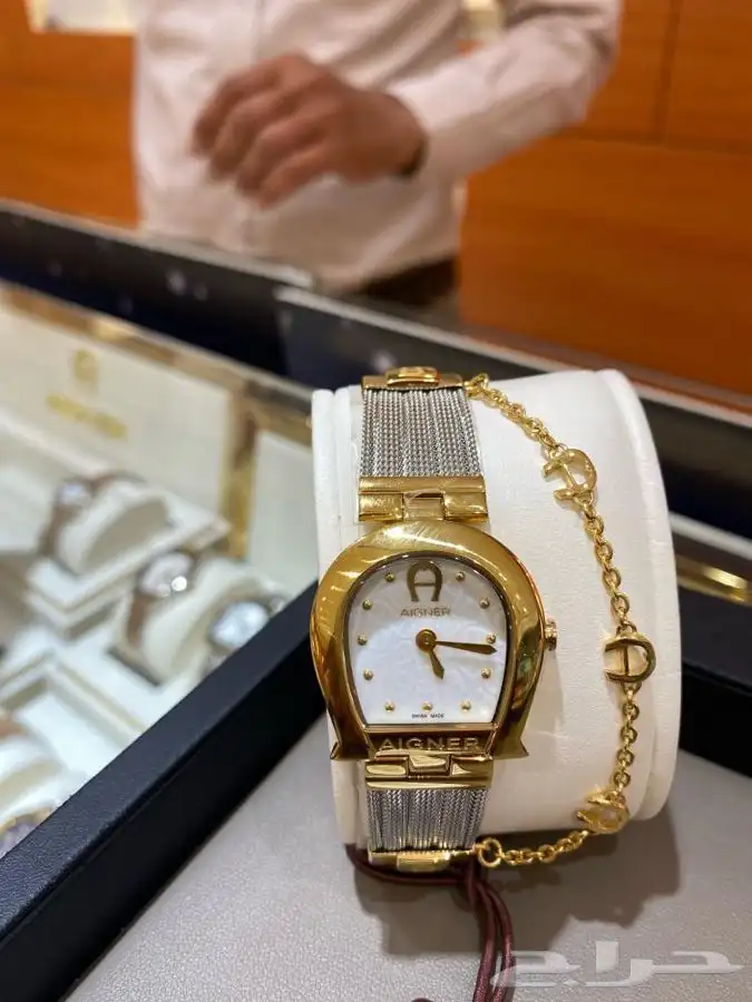 ساعات 73