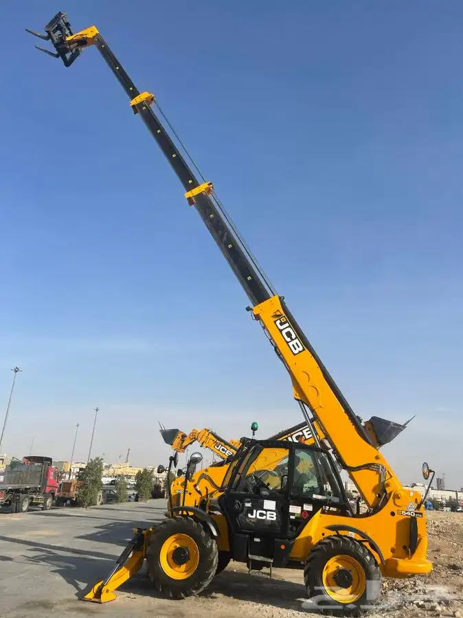 رافعه للايجار تلسكوبيه جي سي بي JCB 1