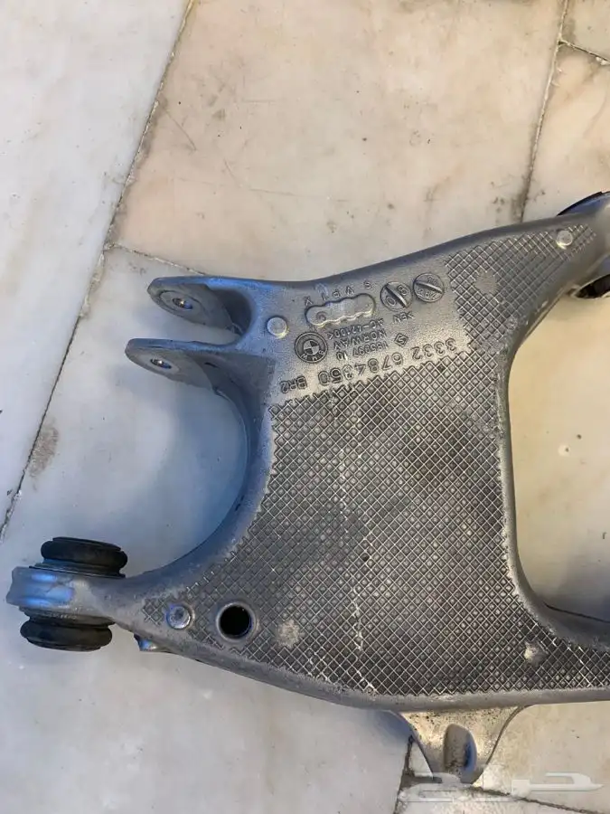 مقاعد بي ام و شاشات و فتحة تكيف خلفي ووجميع القطع 4