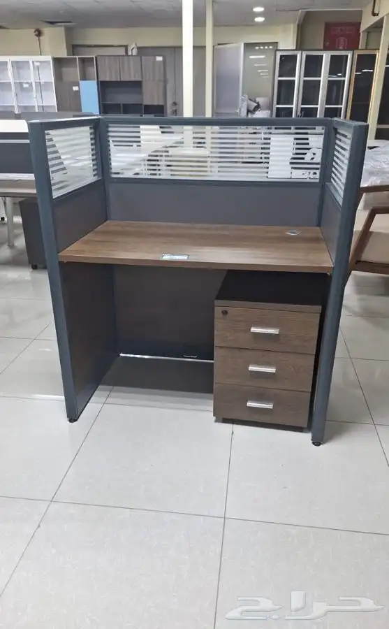 مكاتب وكراسي حديثه اسعار منافسه وتس فقط 49