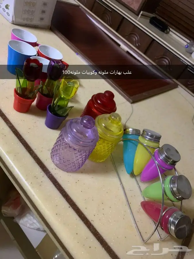 علب بهارات ملونه 2