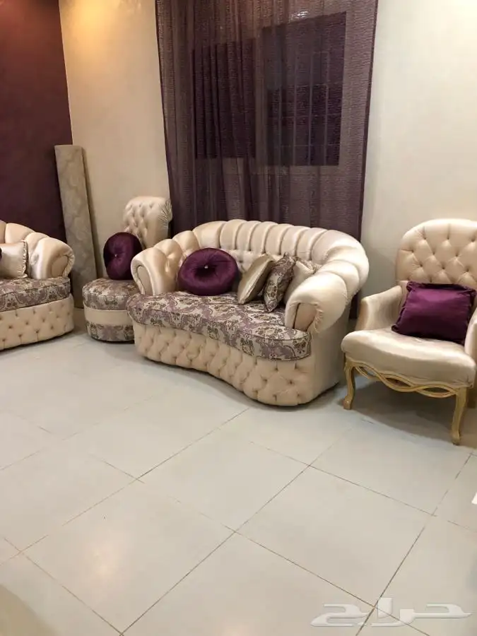 كنب جديد استعمال شهر تقريبا .. 8000 السعر 1