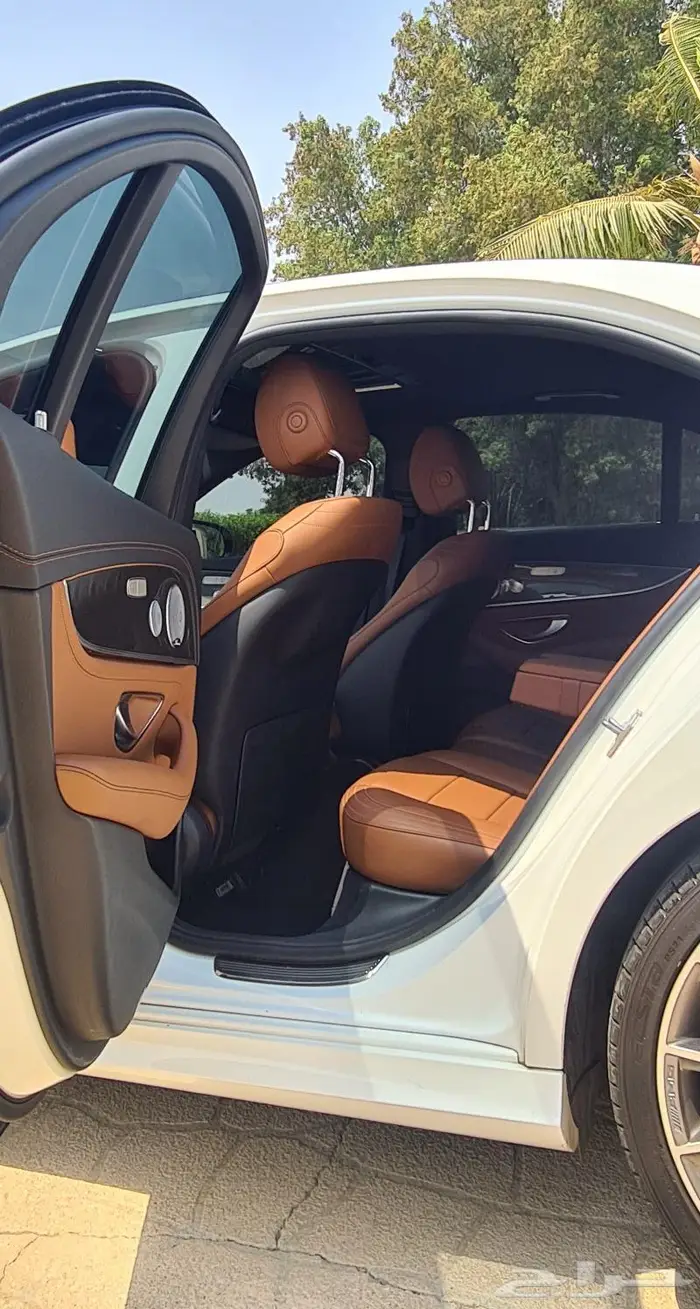 تم البيع E300 2018 AMG خاص 8