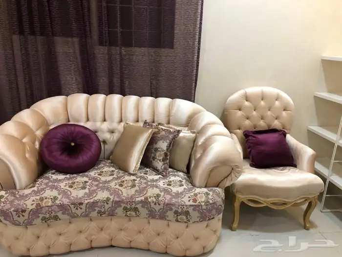 كنب جديد استعمال شهر تقريبا .. 8000 السعر 7