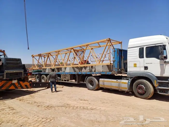رافعة برجية مستعملة بحالة ممتازة نوع ليبهر ألماني 4