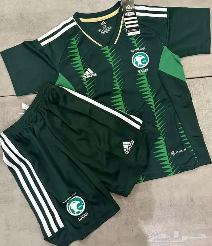 تيشيرت المنتخب السعودي 2023 من أديداس (كبار وأطفال) 15