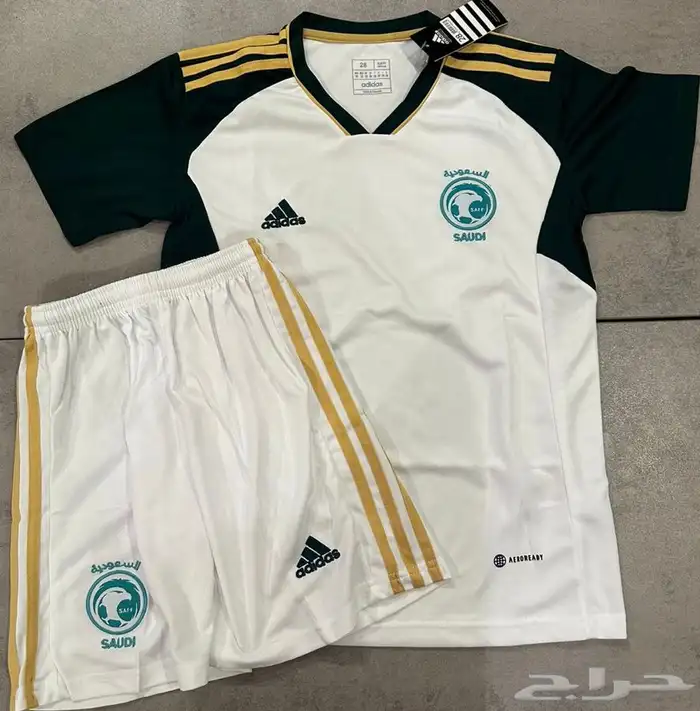 تيشيرت المنتخب السعودي 2023 من أديداس (كبار وأطفال) 22