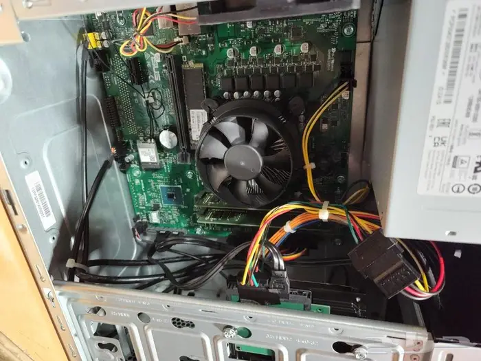 كمبيوتر asus بنظام العاب قديمه 2