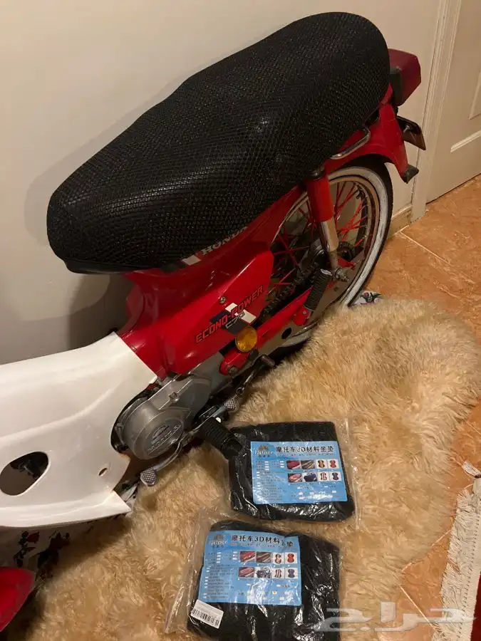 تلبيسه لمقعدة الدباب الهوندا ال70 0