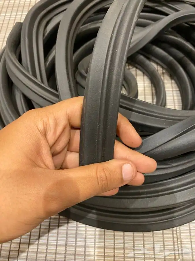 لفة جلدة توليف شنطة وابواب جمس وكابرس قديم 3