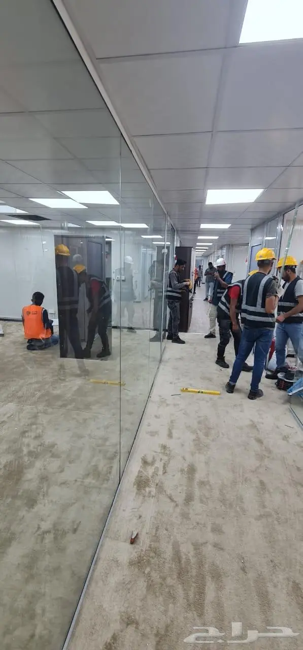 قواطع زجاج سكريت 12 ملي للمكاتب 18