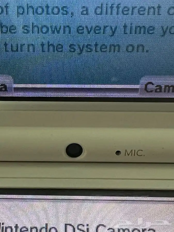 جهاز العاب نيتندو ( دي اس) مع شريط سوبر ماريو 5
