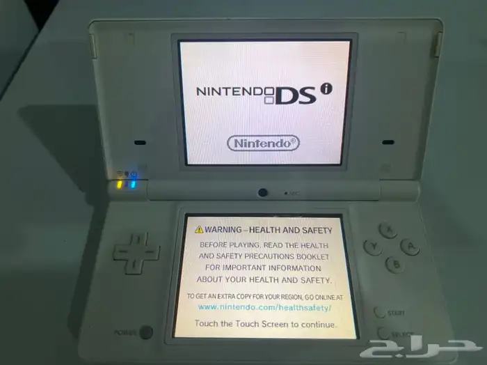 جهاز العاب نيتندو ( دي اس) مع شريط سوبر ماريو 8