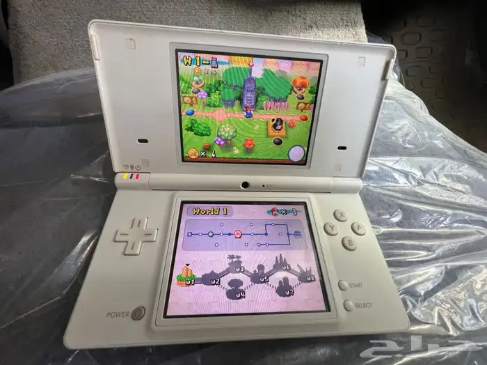 جهاز العاب نيتندو ( دي اس) مع شريط سوبر ماريو 0