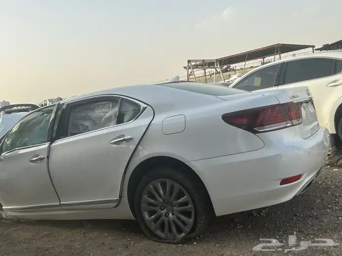رفارف لكزس 4