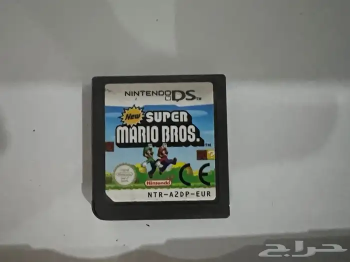 جهاز العاب نيتندو ( دي اس) مع شريط سوبر ماريو 12