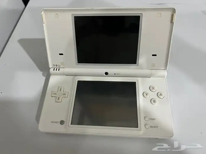 جهاز العاب نيتندو ( دي اس) مع شريط سوبر ماريو 7