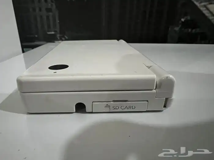 جهاز العاب نيتندو ( دي اس) مع شريط سوبر ماريو 10