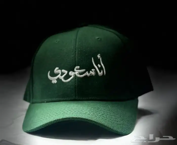 كابات بالتطريز. كاب بشعار. 0