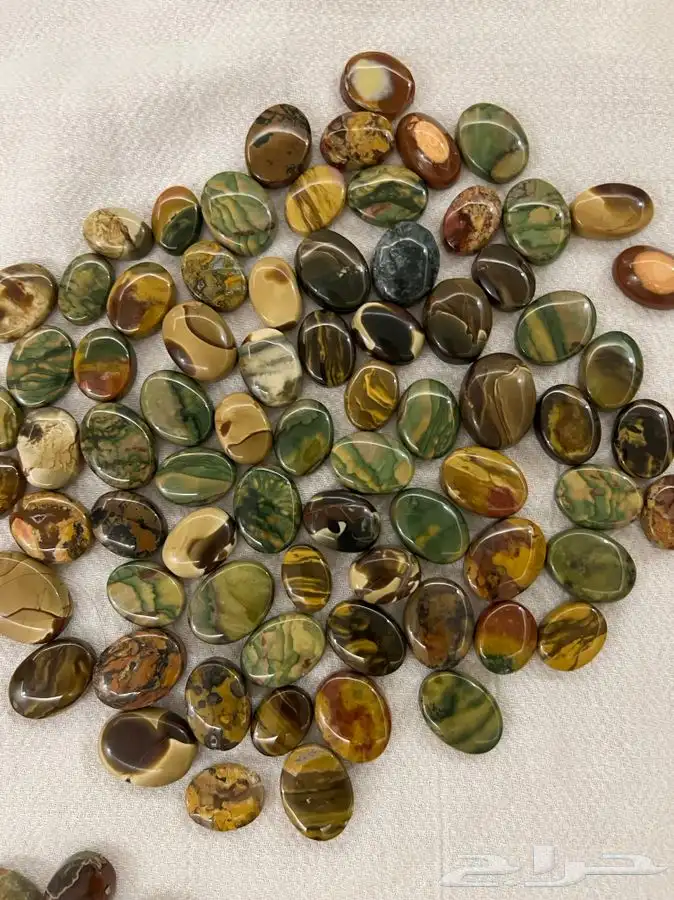 احجار للبيع جمله وبالحبه يمني وعندي 4