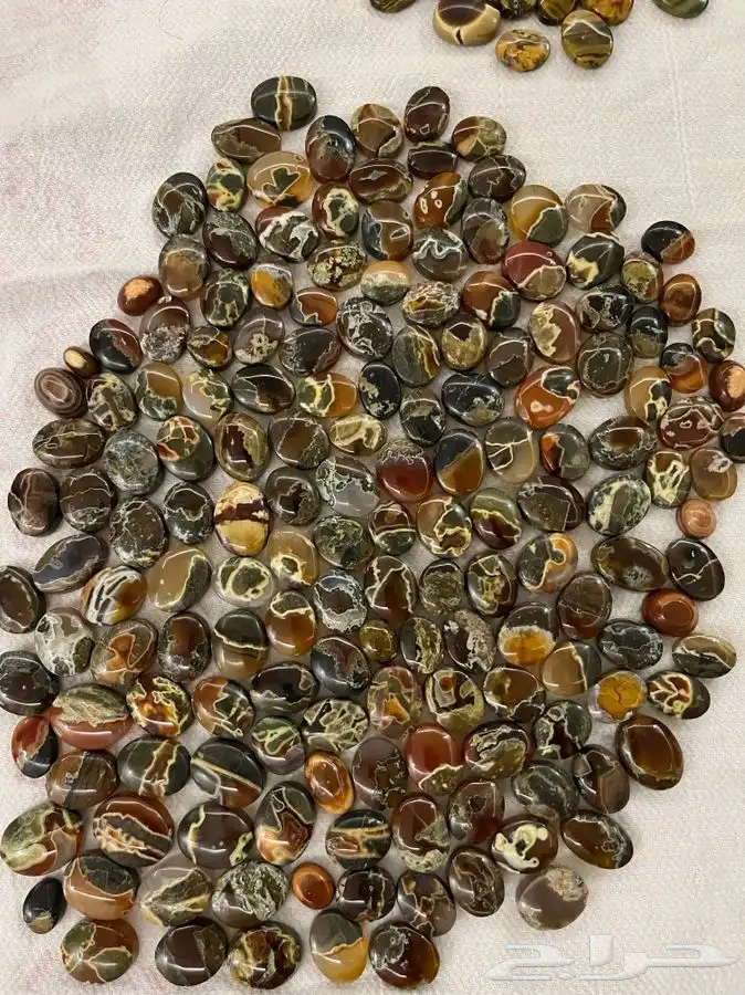 احجار للبيع جمله وبالحبه يمني وعندي 5